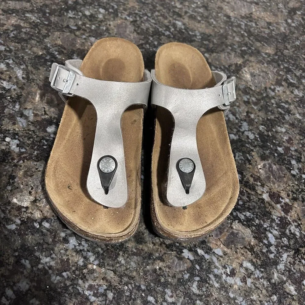 Birkenstock Gizeh Birko‑Flor Silver Thong Sandals Girls size 32
